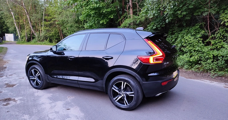 Volvo XC 40 cena 99900 przebieg: 182000, rok produkcji 2019 z Łazy małe 529